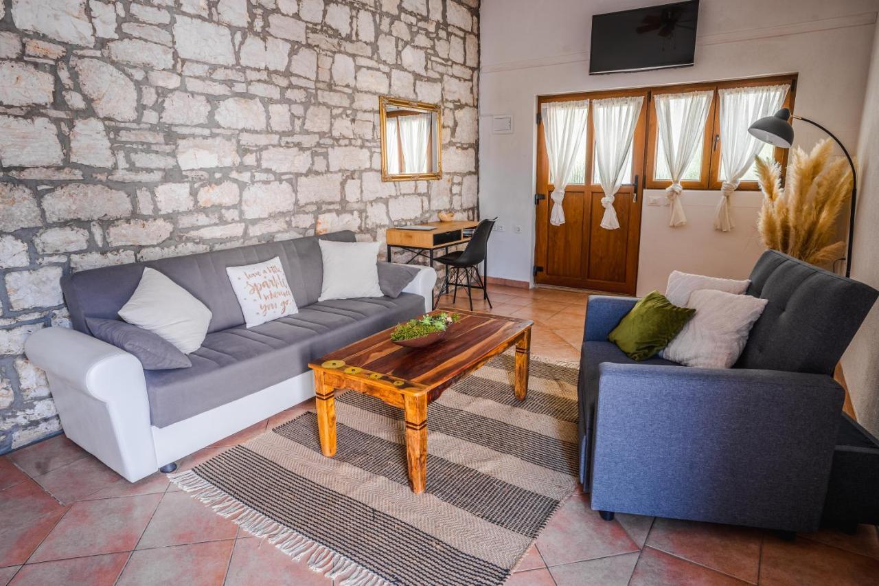 Lavanda Apartments & Room Sveti Lovreč Pazenatički Exterior foto